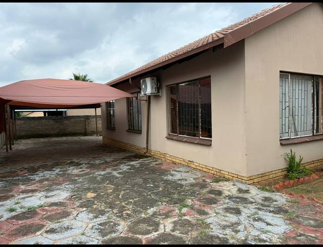 3 BEDROOM HOUSE FOR SALE IN TLHABANE WEST